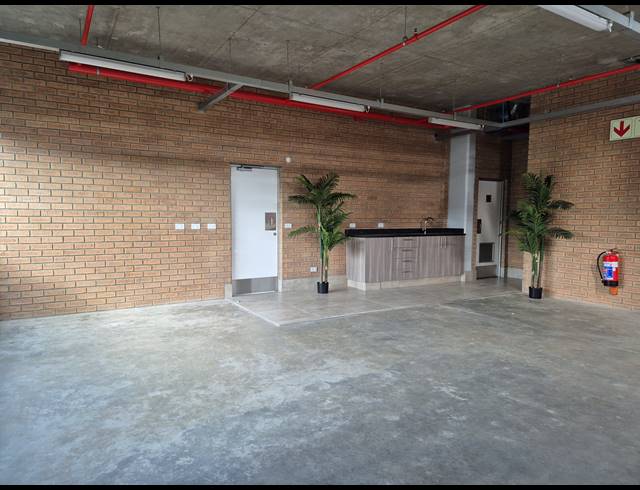 2,208M² WAREHOUSE TO LET IN AIRPORT PARK